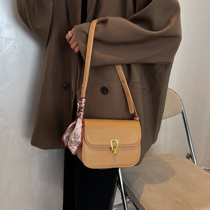 Wholesale Soft Curve Love Lock Saddle Purse