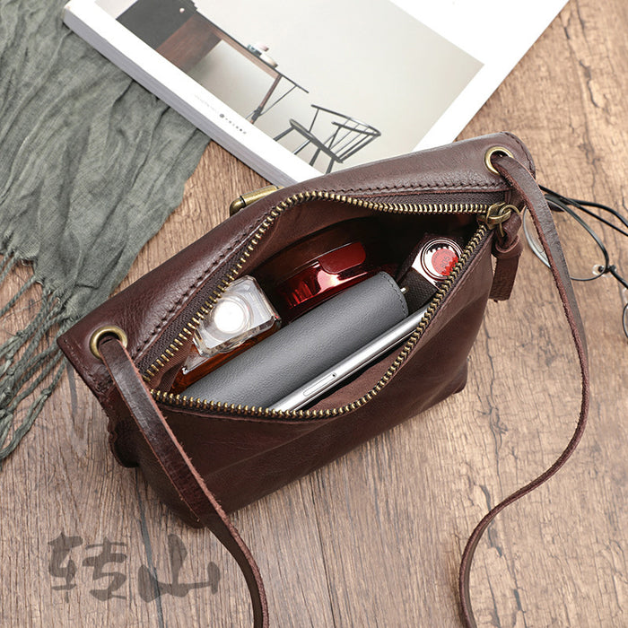 Wholesale Women Fashion Retro Leather Belt Buckle Zipper Shoulder Bag